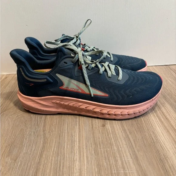 Sold - Picture 1 of 6